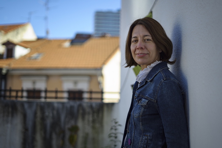 Arantza Chacón, nueva directora de Zehar-Errefuxiatuekin, en una de las sedes que la organización tiene en Bilbo.