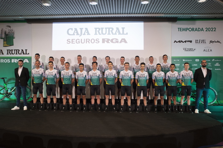 Mikel Nieve aparece en el centro de la plantilla profesional del Caja Rural-RGA para 2022.