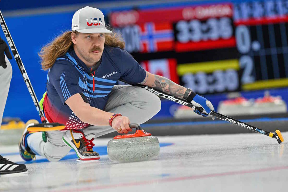 Curlinga abiadura askoz ere txikiagoan jokatzen den kirola da, baina kontzentrazio handia behar da.