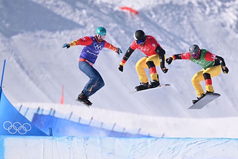 Euskaldunen artean badugu baita ere snowboardean ibilbide bikaina egiten ari den Lucas Eguibar donostiarra.