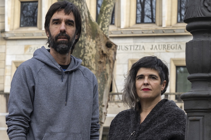 Oier Amorrortu eta Marta Perez, Iñigo Cabacas Herri Ekimena plataformako kideak.