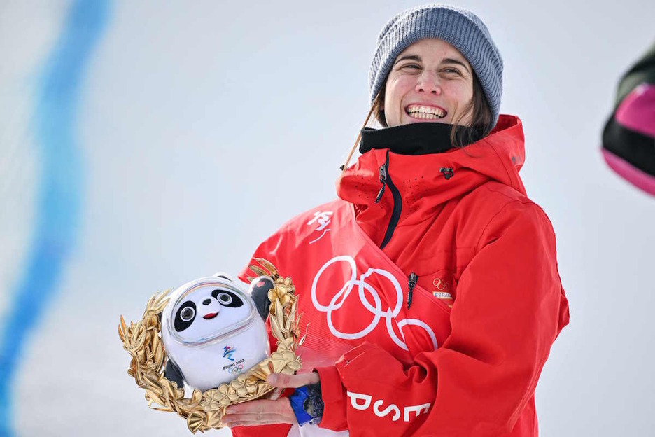 Queralt Castellet katalanak zilarra lortu du snowboardean, atzean bizitzako historia latza utzita.