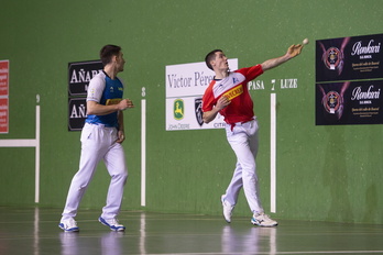 Rezusta oso fresko batek goitik behera dominatu du nahiz eta erditik aurrera beheralditxo bat izan duen.