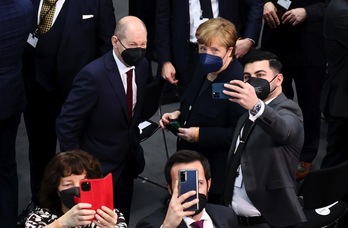 Scholz departe con  su antecesora, Merkel, en la reelección del presidente  Steinmeier.