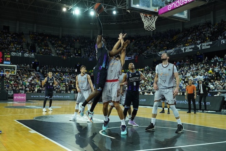 Ángel Delgado, en el sufrido triunfo de Bilbao Basket ante Burgos.