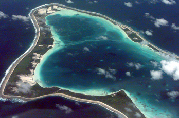 Base militar estatubatuar bat hartzen duen Diego Garcia atoloia, Chagos artxipelagoan. 