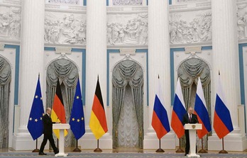 El canciller alemán Olaf Scholz, junto al presidente ruso, Vladimir Putin, este martes en Moscú. 