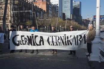 Foto de archivo de una manifestación a favor de trar el ‘Guernica’ de Picasso a Euskal Herria.