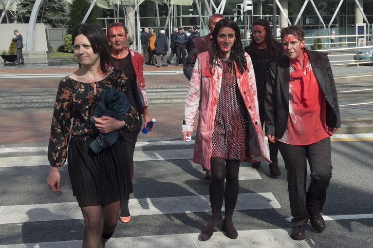 Protesta antimilitarista ante la Junta de Accionistas de BBVA, en 2019.