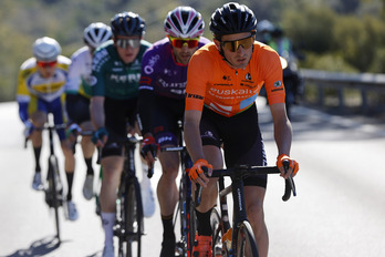 Xabier Isasa y Ander Okamika han sido de los más fuertes en una fuga de salida a meta.