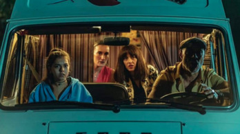 Cuatro desconocidos comparten un inquietante viaje por carretera.