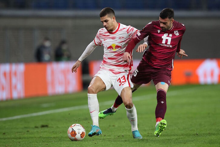 Diego Rico fue el elegido para jugar en Leipzig y tuvo que ser sustituido con una rotura fibrilar.