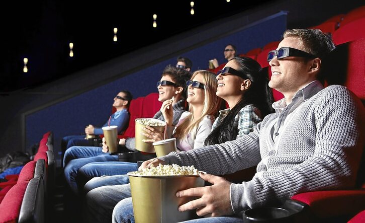 Ikusleak zineman, 3D betaurrekoekin.