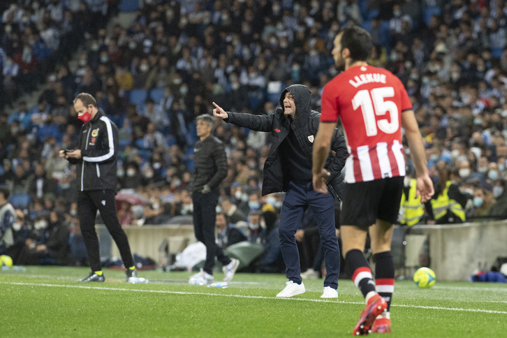 Marcelino en el derbi de la primera vuelta disputado en Anoeta.
