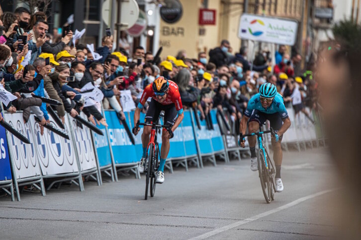 Poels se ha impuesto a Lutsenko en un apretado sprint en Baza.