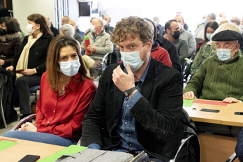 Iratxe López de Aberasturi junto a Maiorga Ramírez, ambos del sector crítico.