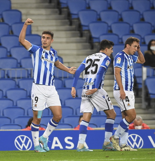 Karrikaburu celebra mirando a la grada el gol que abría el marcador poco antes del descanso.