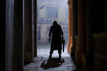 La silueta de Leatherface, indistinguible de la de Jason Voorhes (por ejemplo), en la nueva «Matanza de Texas».