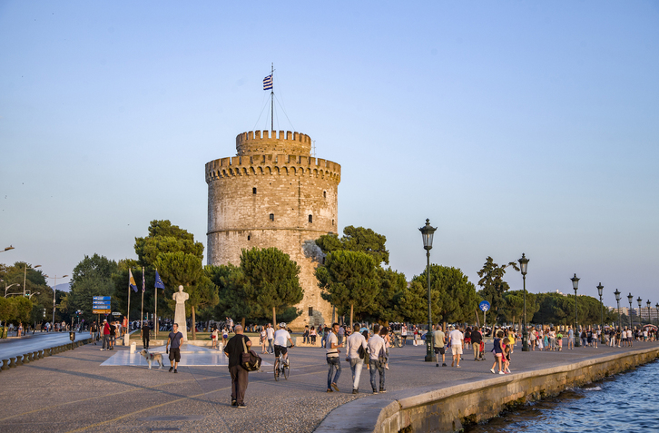Imagen más emblemática de la ciudad: Lefkós Pýrgos, la Torre Blanca.