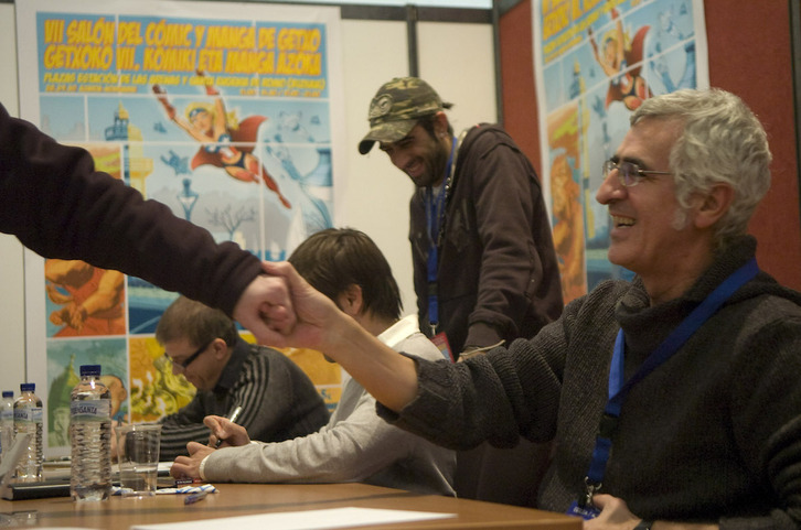 Miguel Gallardo, durante una firma de autógrafos en el Salón del Cómic de Getxo. 