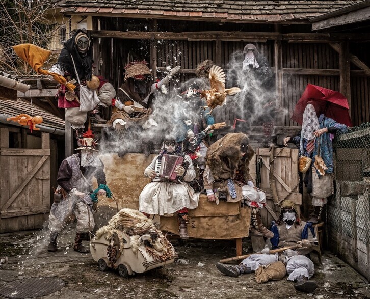 La verdadera tradición de Busó exige que la cara y la identidad permanezcan ocultas.