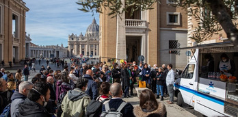 Astelehenean jarri zuten martxan «jatetxe ibiltariaren» proiektua Vatikanon.
