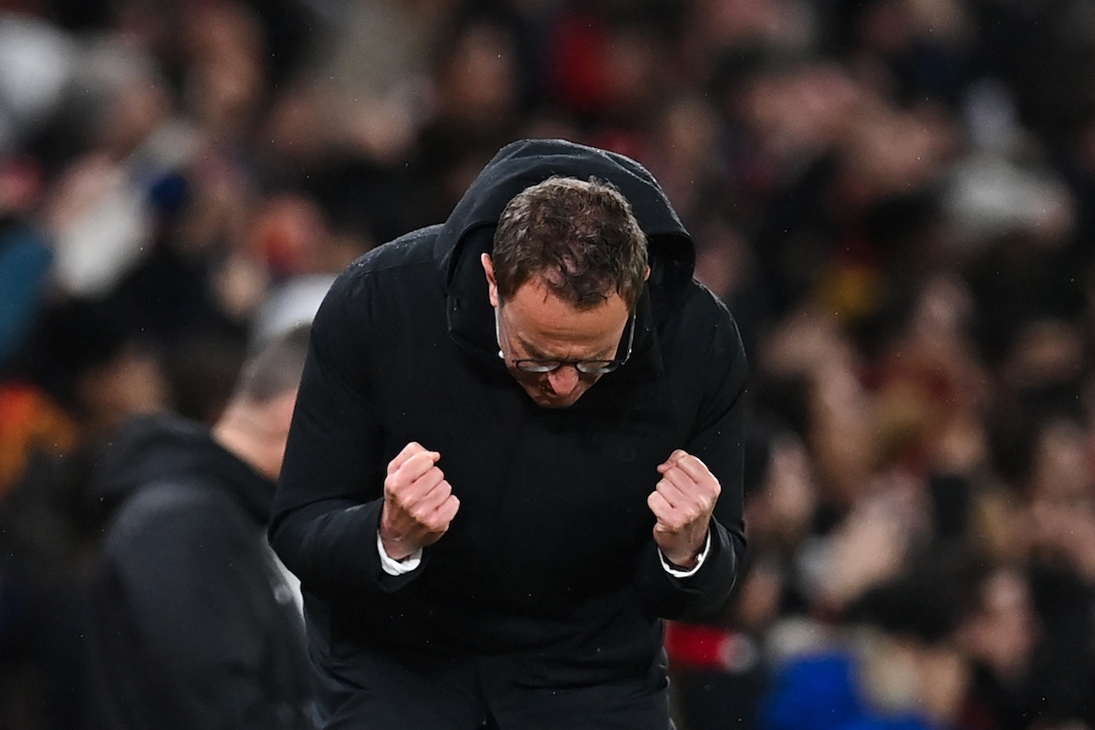 Ralf Rangnick celebra el final del partido entre Manchester United y Brighton en Old Trafford. (Paul ELLIS/AFP)