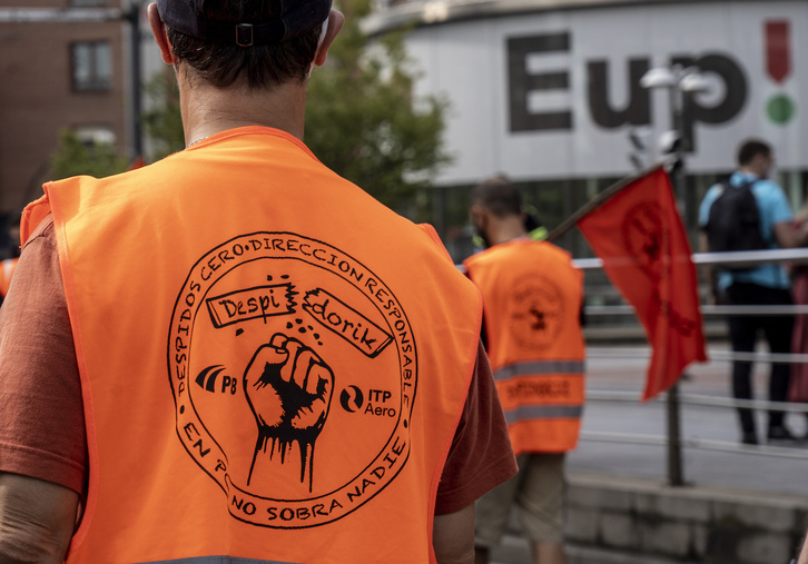 PCB-ITPko langile bat, protesta batean.