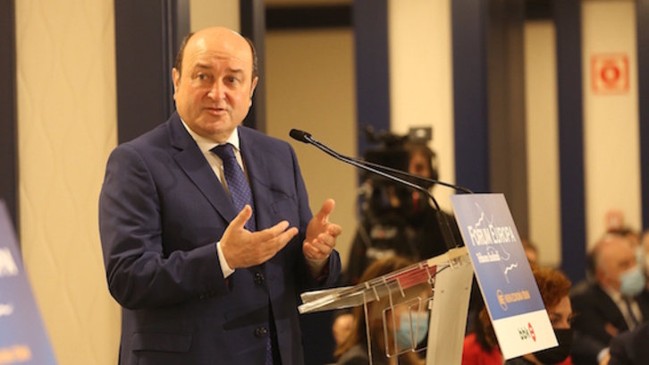 El presidente del EBB, Andoni Ortuzar, durante su conferencia.