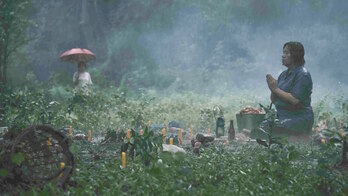 Nim es una chamán que ha creído ver extraños signos en su sobrina Mink.