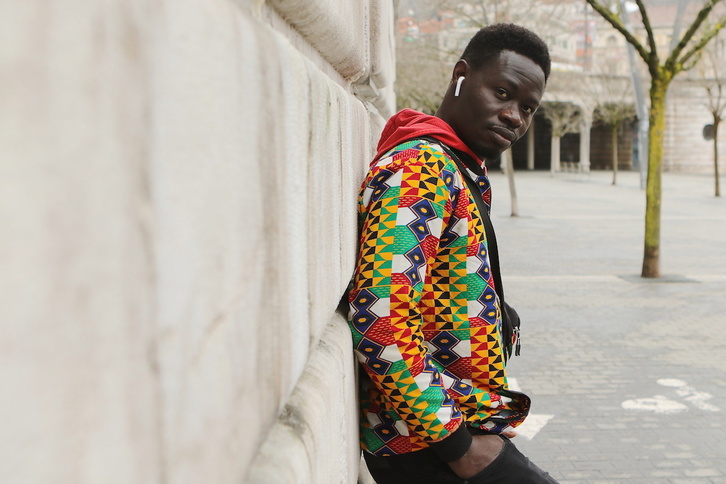 Thimbo Samb horas antes del estreno de ‘El sueño es vida’ en Bilbo. 