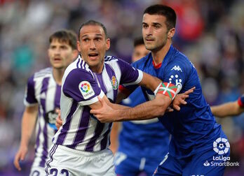 Nacho eta Iker Bilbao arean borrokan, Zorrillan lehiatu den partidaren jokaldi batean.