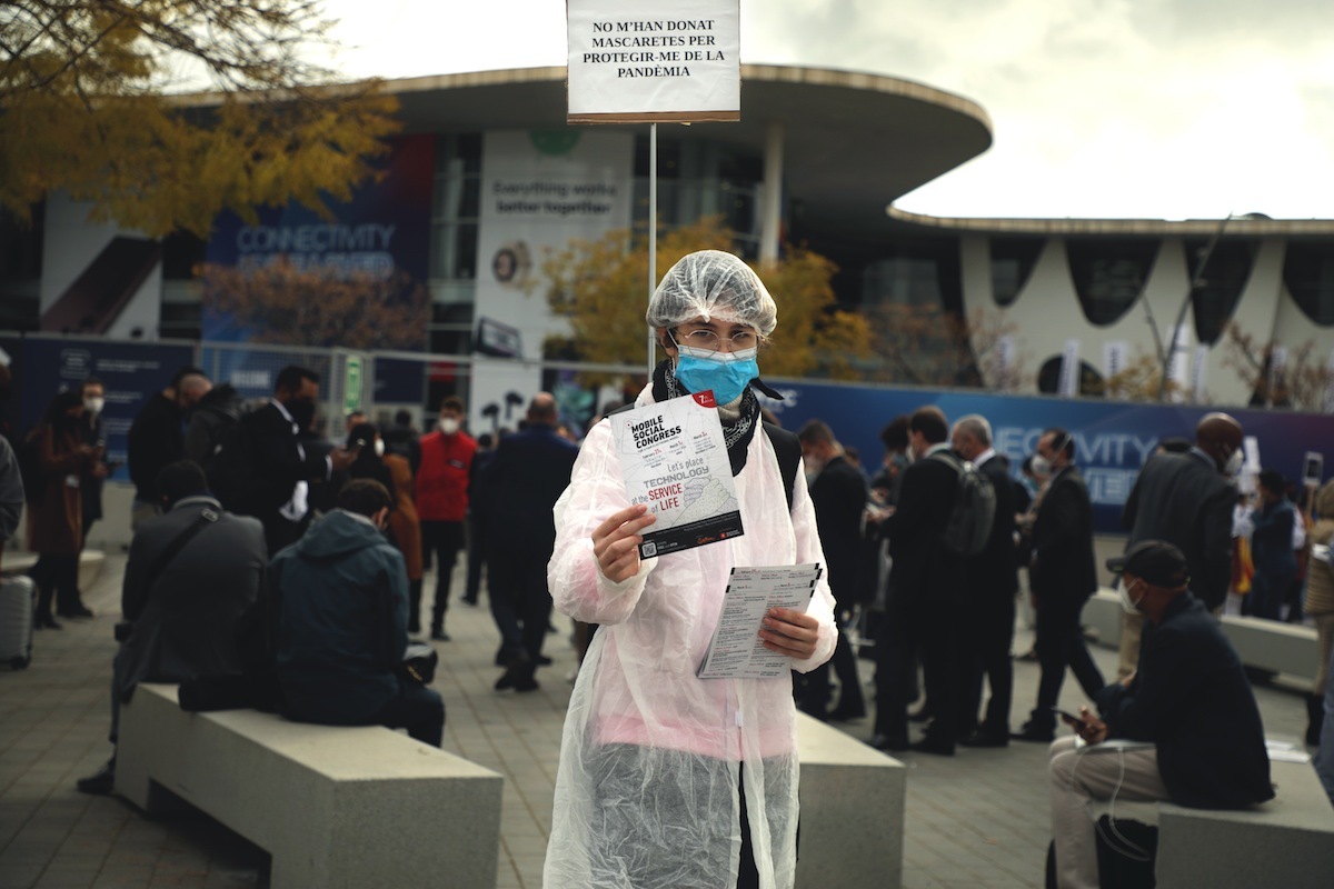 Portesta de los organizadores del Mobile Social Congress a las puertas del MWC. (MOBILE SOCIAL CONGRESS)