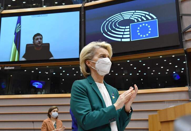 Zelenskyk bideokonferentzia bidez hartu du parte Europako Parlamentuan.