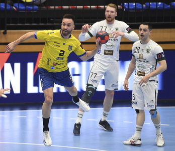 Iñaki Cavero, letal desde los siete metros, se ha ido a los 14 goles