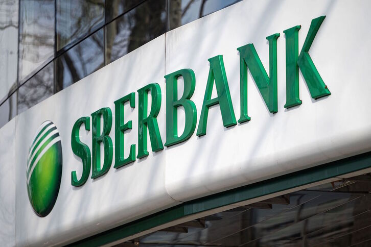 Logotipo de Sberbank en una sucursal en Ljubljana (Eslovenia).