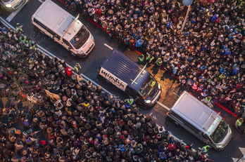 Des fourgons Mirentxin lors d'une manifestation en faveur des prisonniers basques à Bilbo en 2017.