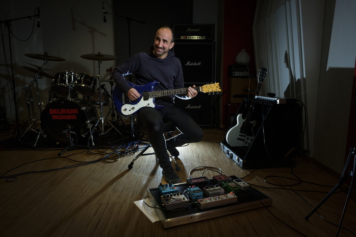 Haritz Harreguy, Delirium Tremenseko kide berria, Usurbilgo bere estudioan.