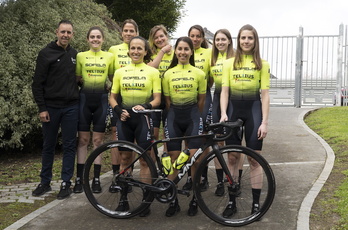 Ocho de las trece corredoras de la plantilla han acudido a la presentación del Sopela.