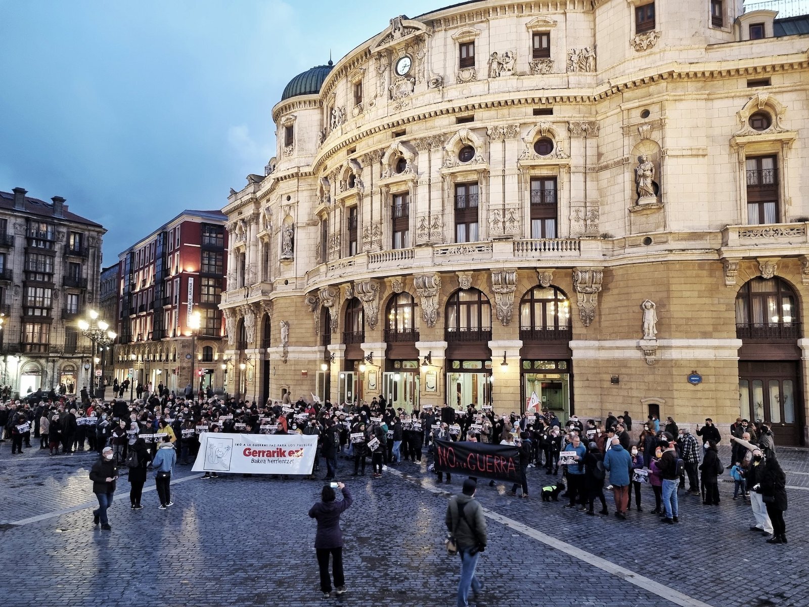 Concentración contra la guerra en Ucrania celebrada en Bilbo. (@ehbildu)