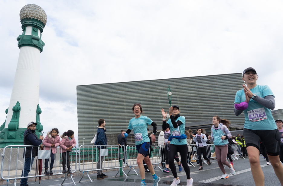 Korrikalariak alai, Kursaal ingurua igarotzen.