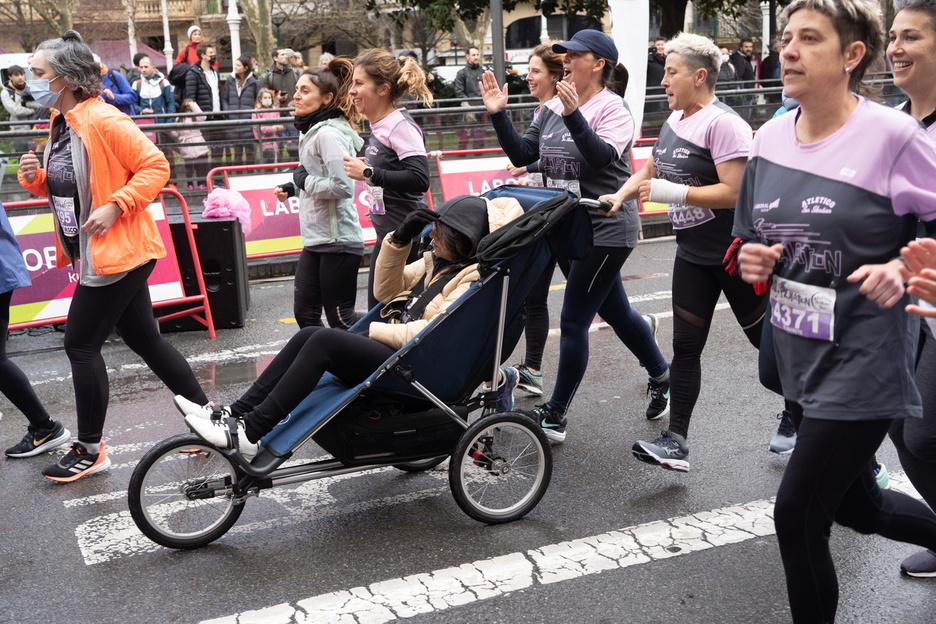 Gurpildun aulkian parte hartu du andrazko batek.