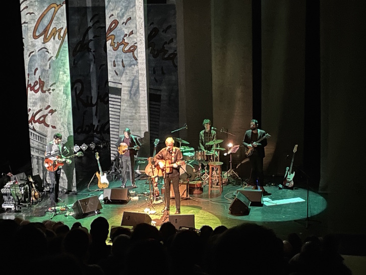 Senpereko emanaldia. Bira honen lehenengo hitzordua.