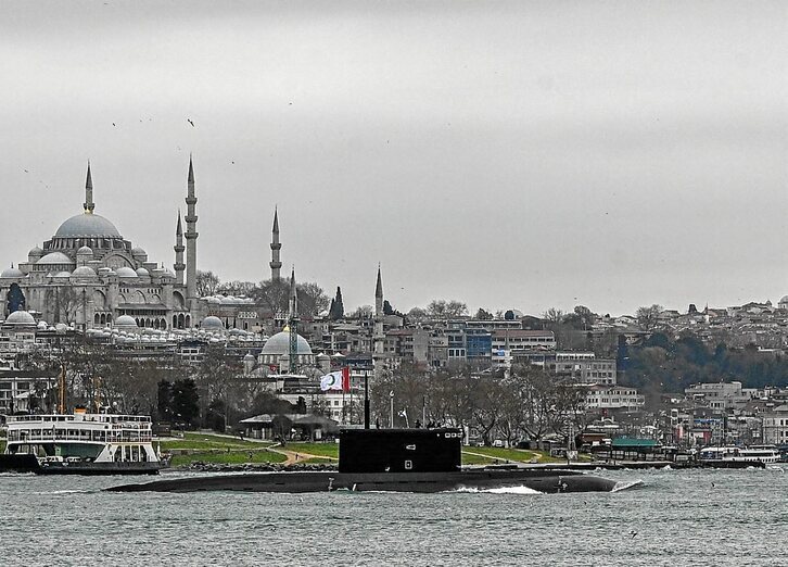 Turquía cierra el Bósforo tras una alerta.