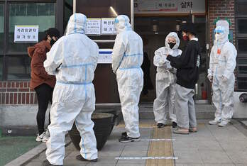 Corea de Sur, uno de los países más golpeados ahora, afrontó ayer unas presidenciales en las que se extremaron las medidas de seguridad.