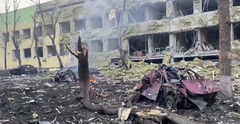Imagen del hospital bombardeado por el Ejército ruso, difundida por la Policía ucraniana.