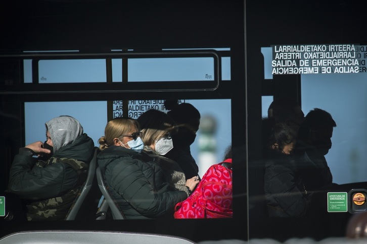 El uso de las mascarillas en espacios interiores podría tener los días contados.