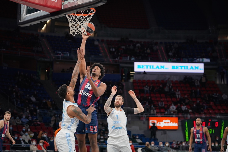 Bere taldekide ohien aurka arituko da Enoch Santiagon.