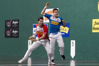 Ikuskizun ikaragarria eman dute lau pilotariek gaur Labriten.