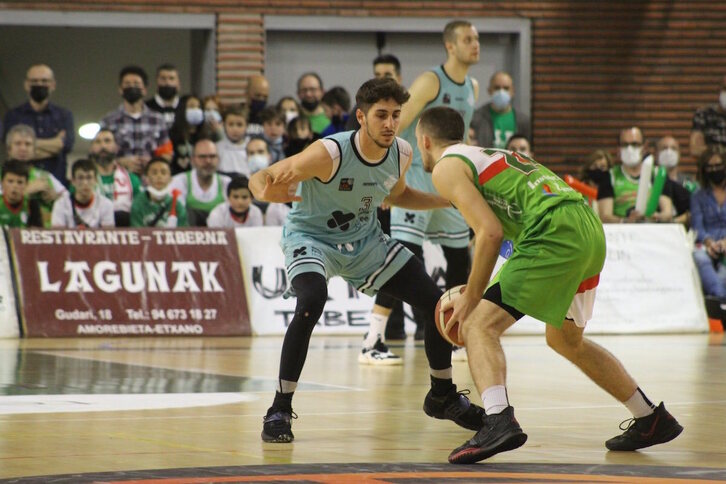 Un momento del partido entre Zornotza y Sant Antoni Ibiza Feeling.